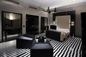 Hotel Blow Up Hall 5050