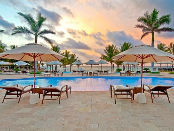 Royal Hideaway Playacar